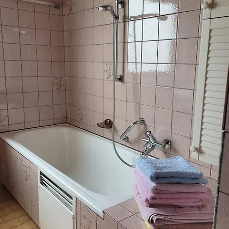 Appartement Haus Thea Bei Stuttgart à Leonberg Extérieur photo